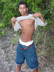 Handsome and horny latin guy demonstrates body - Gay boys pics at Twinkest.com