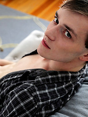 Young gay boy Lil Skyler Strokes his giant dick - Gay boys pics at Twinkest.com