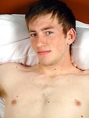 Str8 skateboard boy Josh in the bed - Gay boys pics at Twinkest.com