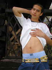 Straight boy Lee posing outdoor - Gay boys pics at Twinkest.com