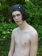 Barrett and Warren get real close for our camera - Gay boys pics at Twinkest.com