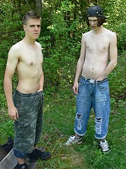 Barrett and Warren get real close for our camera - Gay boys pics at Twinkest.com