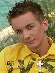 Home made boy Michal takes a trip - Gay boys pics at Twinkest.com