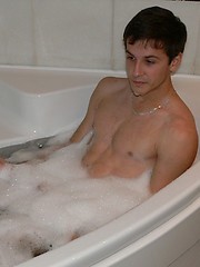 Bath boy Matus makes waves - Gay boys pics at Twinkest.com