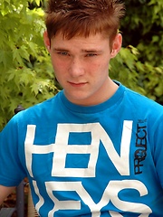 Next door boy Lucas is looking for love - Gay boys pics at Twinkest.com