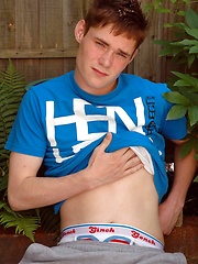 Next door boy Lucas is looking for love - Gay boys pics at Twinkest.com