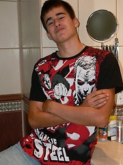 Quality bathroom time with Paulo - Gay boys pics at Twinkest.com