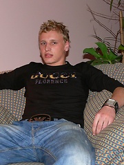 Amateur boy Robyn posing debut - Gay boys pics at Twinkest.com