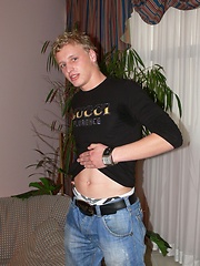 Amateur boy Robyn posing debut - Gay boys pics at Twinkest.com