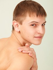 Cute young stud Eduardas - Gay boys pics at Twinkest.com