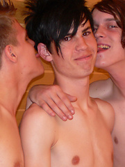 HMBoys hot threesome make their marks - Gay boys pics at Twinkest.com