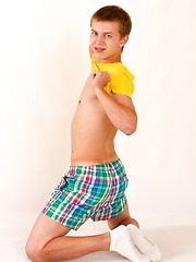18 year old handsome guy Eugene Small shows delights - Gay boys pics at Twinkest.com
