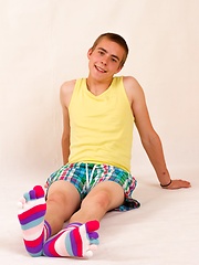 Handsome gay twink Lenny Evans exposes his delights - Gay boys pics at Twinkest.com