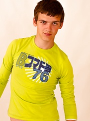 Straight teen dude Danny Roulier looks so amazing - Gay boys pics at Twinkest.com