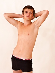 Sporty butt of straight Danny Roulier will turn you on - Gay boys pics at Twinkest.com