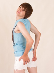 Nice ass of 18 y.o. pal Jason Tanny becomes visible - Gay boys pics at Twinkest.com