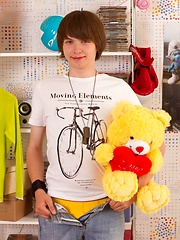 Jason Tanny is posing for the first time on camera - Gay boys pics at Twinkest.com