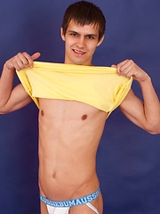 Straight sporty guy Johnny Fox exposes great body - Gay boys pics at Twinkest.com