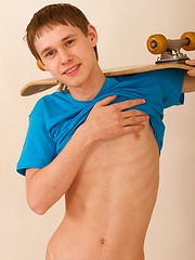 Straight teen man Johnny is going to expose hot body - Gay boys pics at Twinkest.com