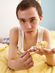 Straight 18 year old boy Timmy Wright stroking cock - Gay boys pics at Twinkest.com