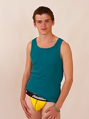 First time posing of handsome 18 y.o. straight fellow - Gay boys pics at Twinkest.com