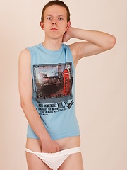 A little bit shy boy Kenny Cole exposes his nice ass - Gay boys pics at Twinkest.com