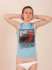 A little bit shy boy Kenny Cole exposes his nice ass - Gay boys pics at Twinkest.com