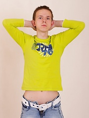 Straight 18 y.o. Kenny Cole poses first-time on cam - Gay boys pics at Twinkest.com