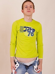 Straight 18 y.o. Kenny Cole poses first-time on cam - Gay boys pics at Twinkest.com