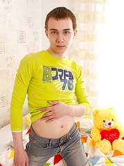 Timmy is having fun on camera with teddy bear - Gay boys pics at Twinkest.com