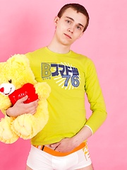 Straight guy Timmy Wright exposes his body with teddy in hands - Gay boys pics at Twinkest.com