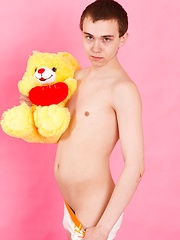 Straight guy Timmy Wright exposes his body with teddy in hands - Gay boys pics at Twinkest.com