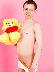 Straight guy Timmy Wright exposes his body with teddy in hands - Gay boys pics at Twinkest.com