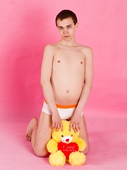Straight guy Timmy Wright exposes his body with teddy in hands - Gay boys pics at Twinkest.com