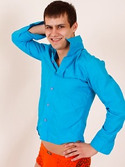 Pretty 19 years old guy nervous getting his first professional shots - Gay boys pics at Twinkest.com