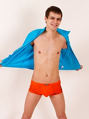 Pretty 19 years old guy nervous getting his first professional shots - Gay boys pics at Twinkest.com