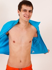 Pretty 19 years old guy nervous getting his first professional shots - Gay boys pics at Twinkest.com