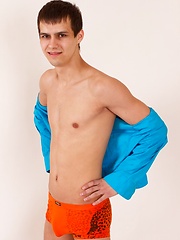 Pretty 19 years old guy nervous getting his first professional shots - Gay boys pics at Twinkest.com