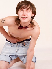 Cheeky Johny Nightwill in bow-tie - Gay boys pics at Twinkest.com