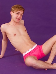 Liking 19 y.o. cutie Max Best in his close-up photo show - Gay boys pics at Twinkest.com
