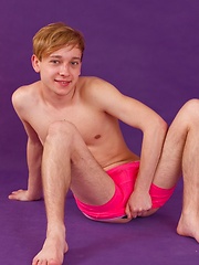 Liking 19 y.o. cutie Max Best in his close-up photo show - Gay boys pics at Twinkest.com
