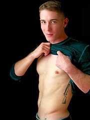 Meet Active Dutys 18-year-old new recruit Chandler - Gay boys pics at Twinkest.com