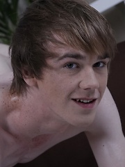 Pert brit boy gets his ass pounded by hunky stud, Ennio Guardi! - Gay boys pics at Twinkest.com