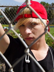 Blond bombshell Jessie Montgomery spots hot jock Austin Ried - Gay boys pics at Twinkest.com