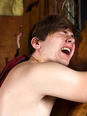 The sweet and sexy Kurt Summers wakes up to find himself in the hot jock Evan Parker sex dungeon - Gay boys pics at Twinkest.com
