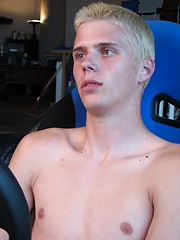 HMBoy William pots black - Gay boys pics at Twinkest.com