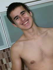HMBoy Pavol is looking for love! - Gay boys pics at Twinkest.com