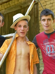 Threesome boys have oral - Gay boys pics at Twinkest.com