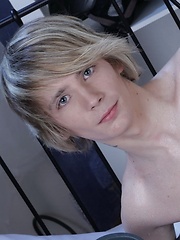 Horny twinks keep warm by fucking raw! - Gay boys pics at Twinkest.com