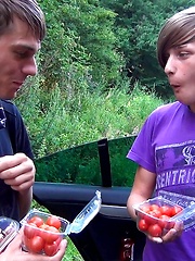 Emo boy ass tasting tomatoes - Gay boys pics at Twinkest.com